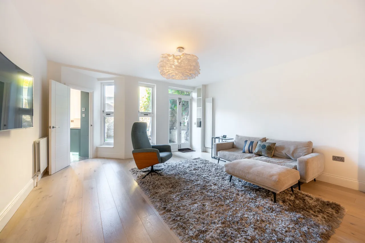 Flat A, 79-81 Ledbury Road, London, photo 2