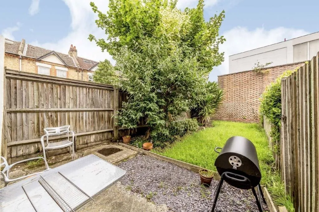 1 bed flat to rent, Lydden Grove, London, SW18