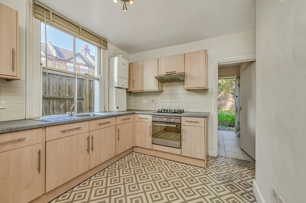 Lydden Grove, London, SW18, photo 4