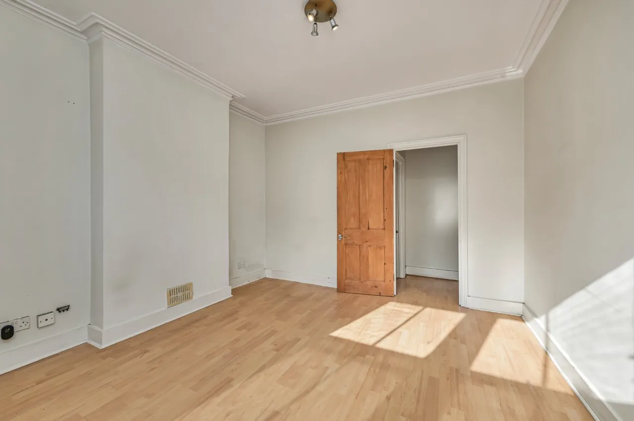 Lydden Grove, London, SW18, photo 5