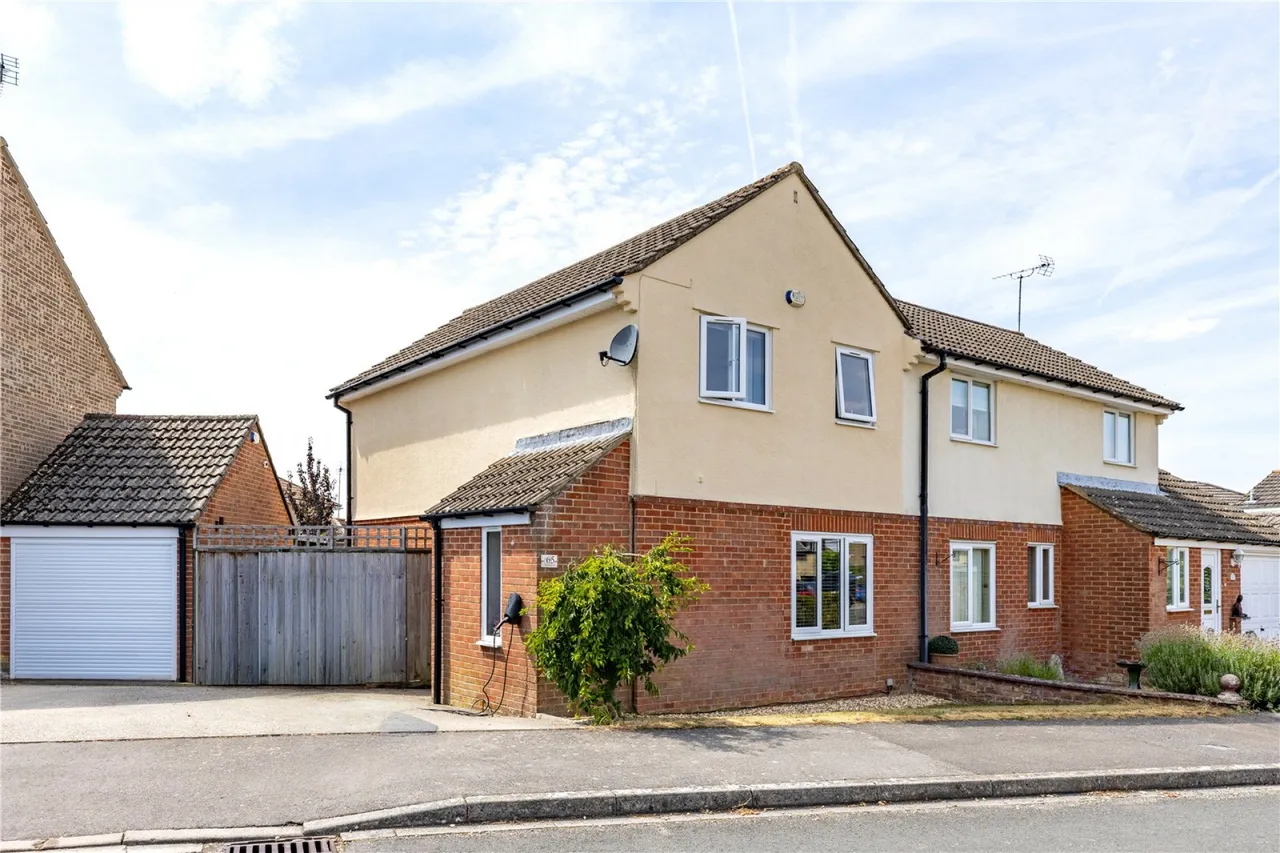 3 bed house for sale, Partridge Way, Cirencester, GL7