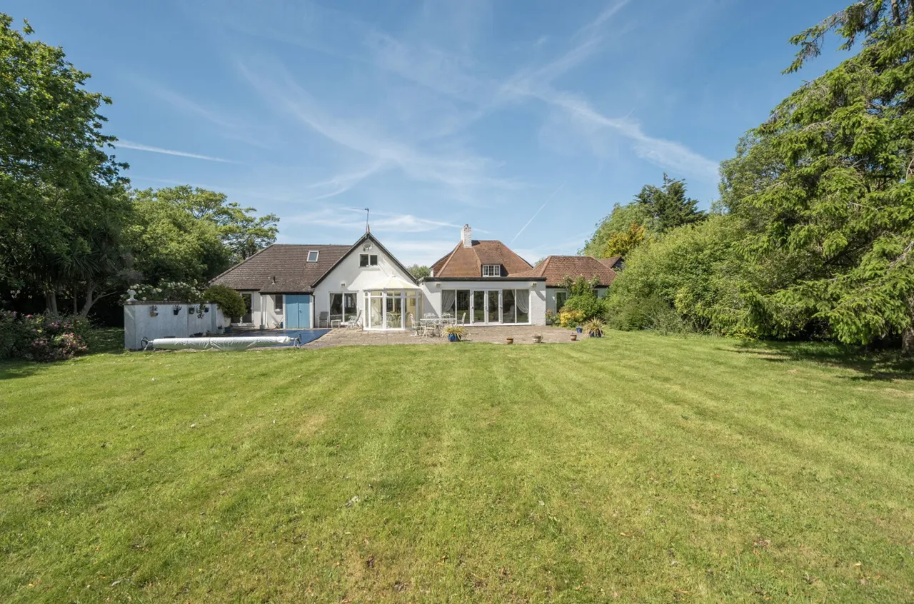 6 bed property for sale, Main Road, Birdham, PO20