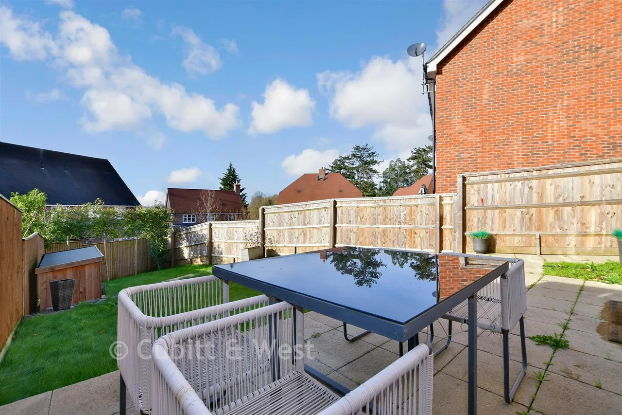 Consort Drive, Leatherhead, KT22, photo 12