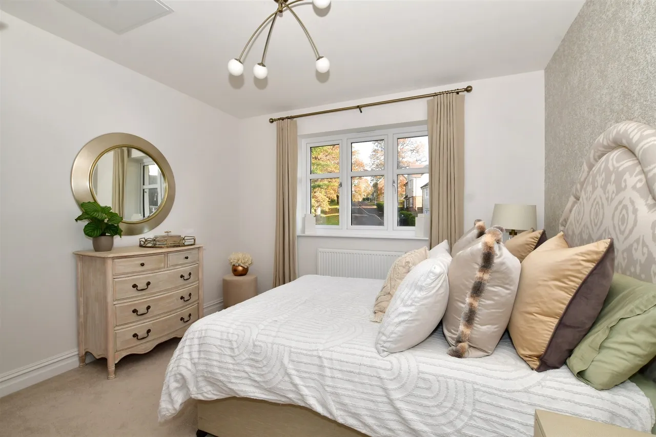 Consort Drive, Leatherhead, KT22, photo 8