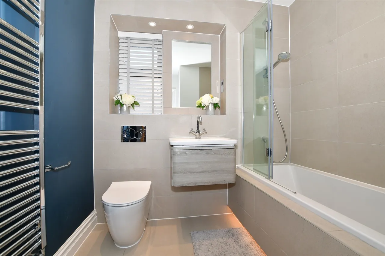 Consort Drive, Leatherhead, KT22, photo 10