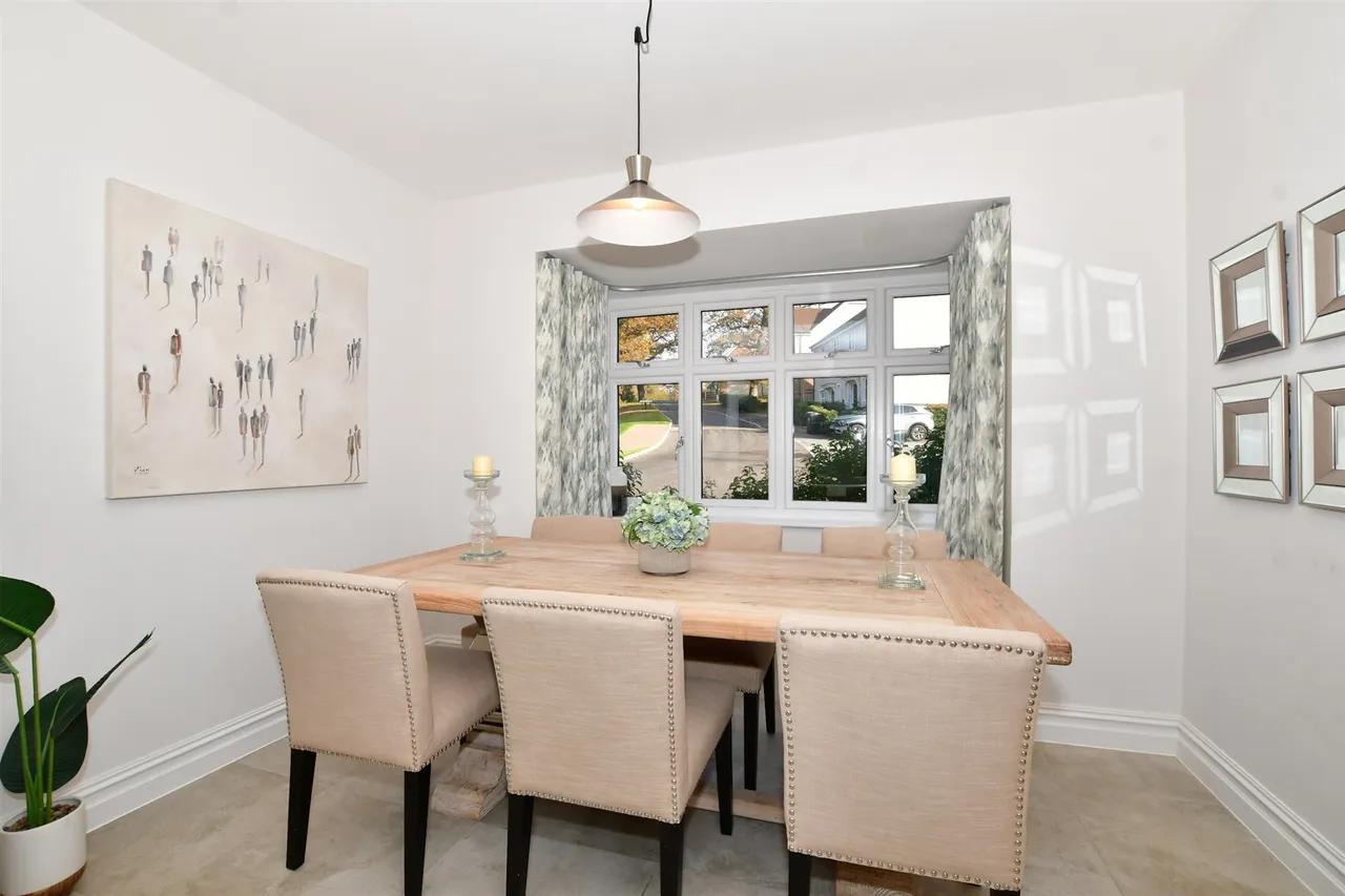 Consort Drive, Leatherhead, KT22, photo 6