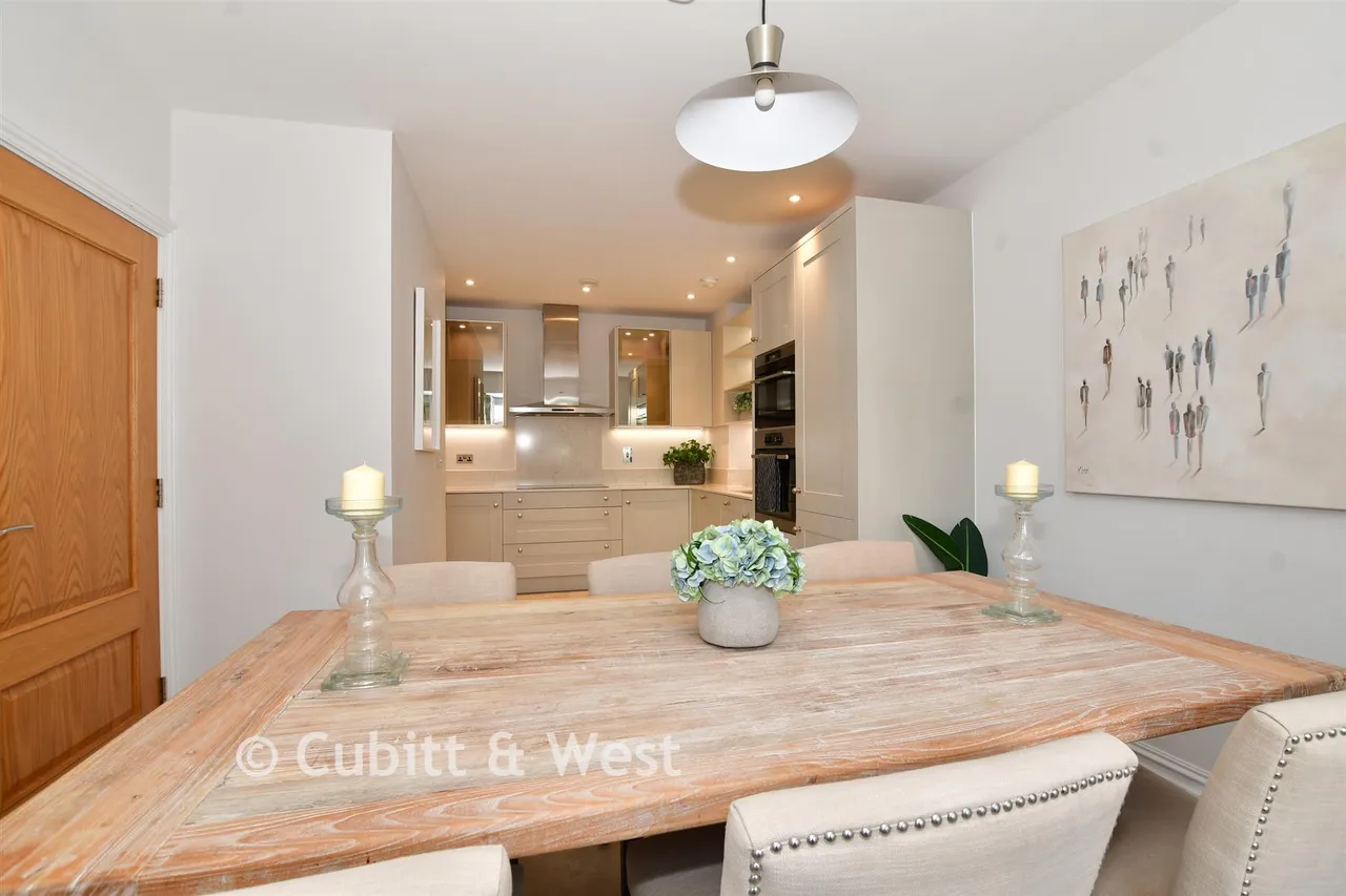 Consort Drive, Leatherhead, KT22, photo 7
