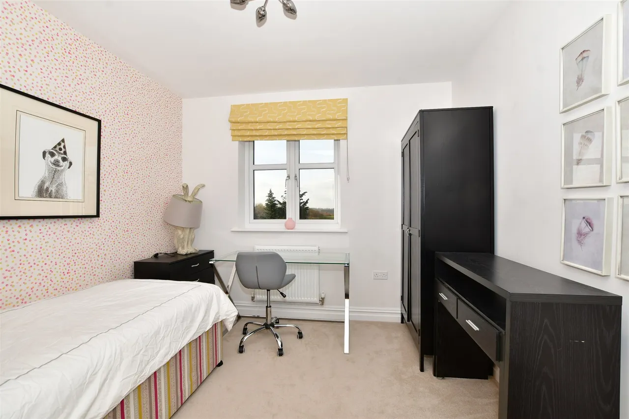 Consort Drive, Leatherhead, KT22, photo 11