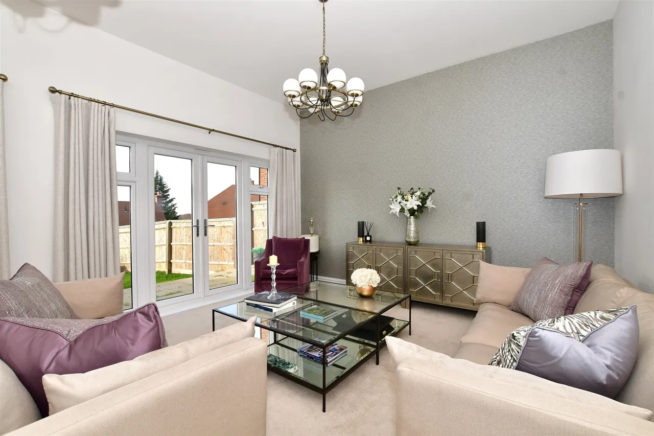 Consort Drive, Leatherhead, KT22, photo 2