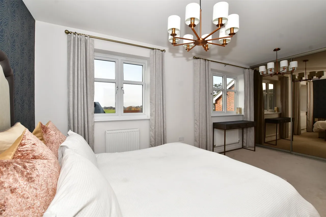 Consort Drive, Leatherhead, KT22, photo 4