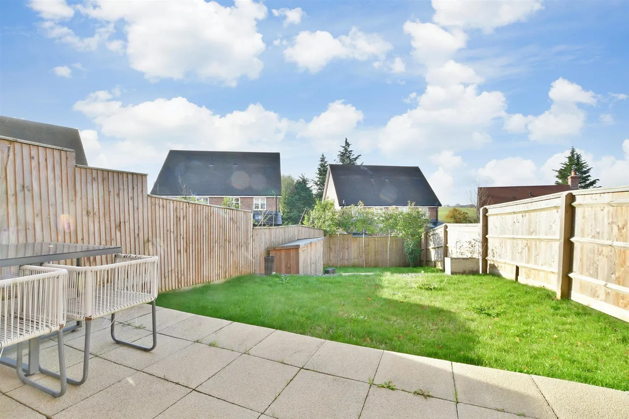Consort Drive, Leatherhead, KT22, photo 5