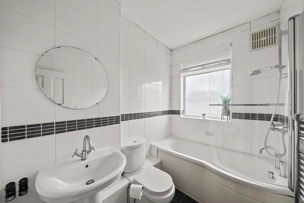 Fairford Gardens, Worcester Park KT4 7BJ, photo 14