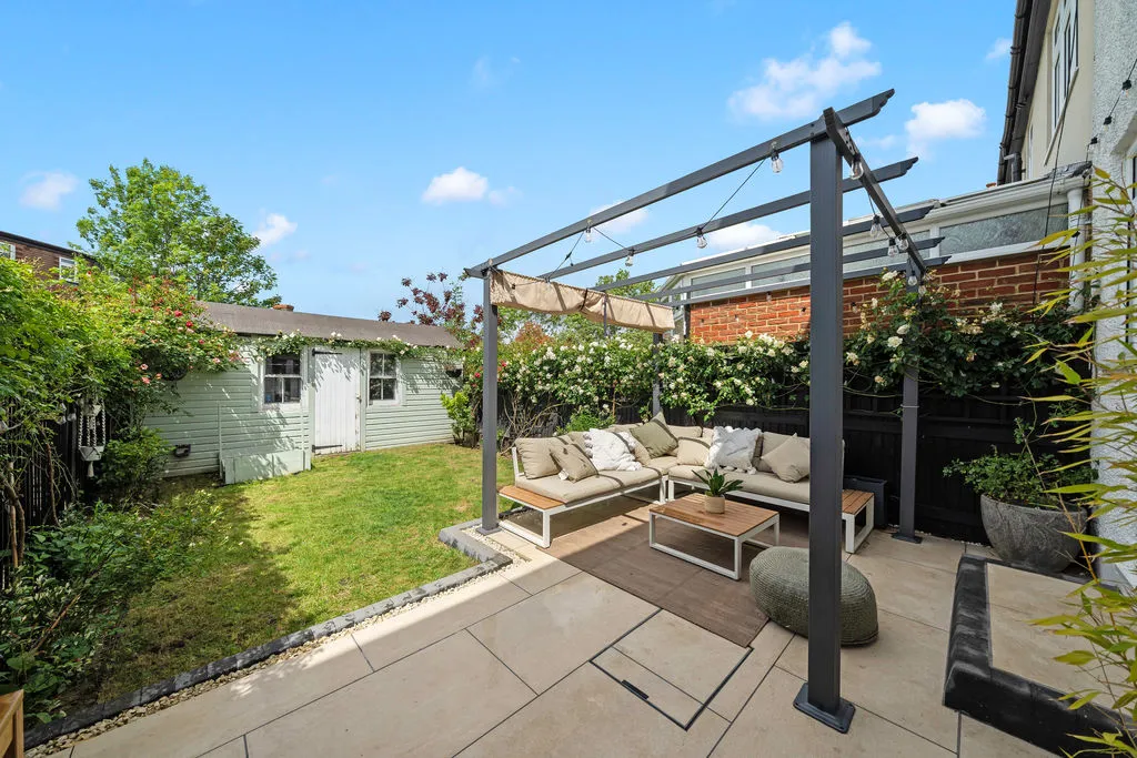 Fairford Gardens, Worcester Park KT4 7BJ, photo 3