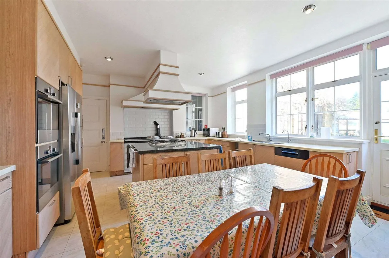Wood Lane, Iver, Buckinghamshire, SL0 0LB, photo 6
