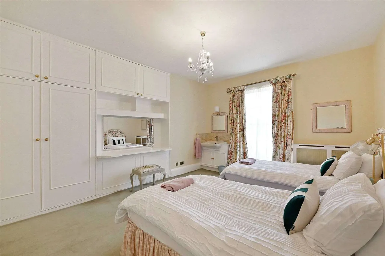 Wood Lane, Iver, Buckinghamshire, SL0 0LB, photo 9