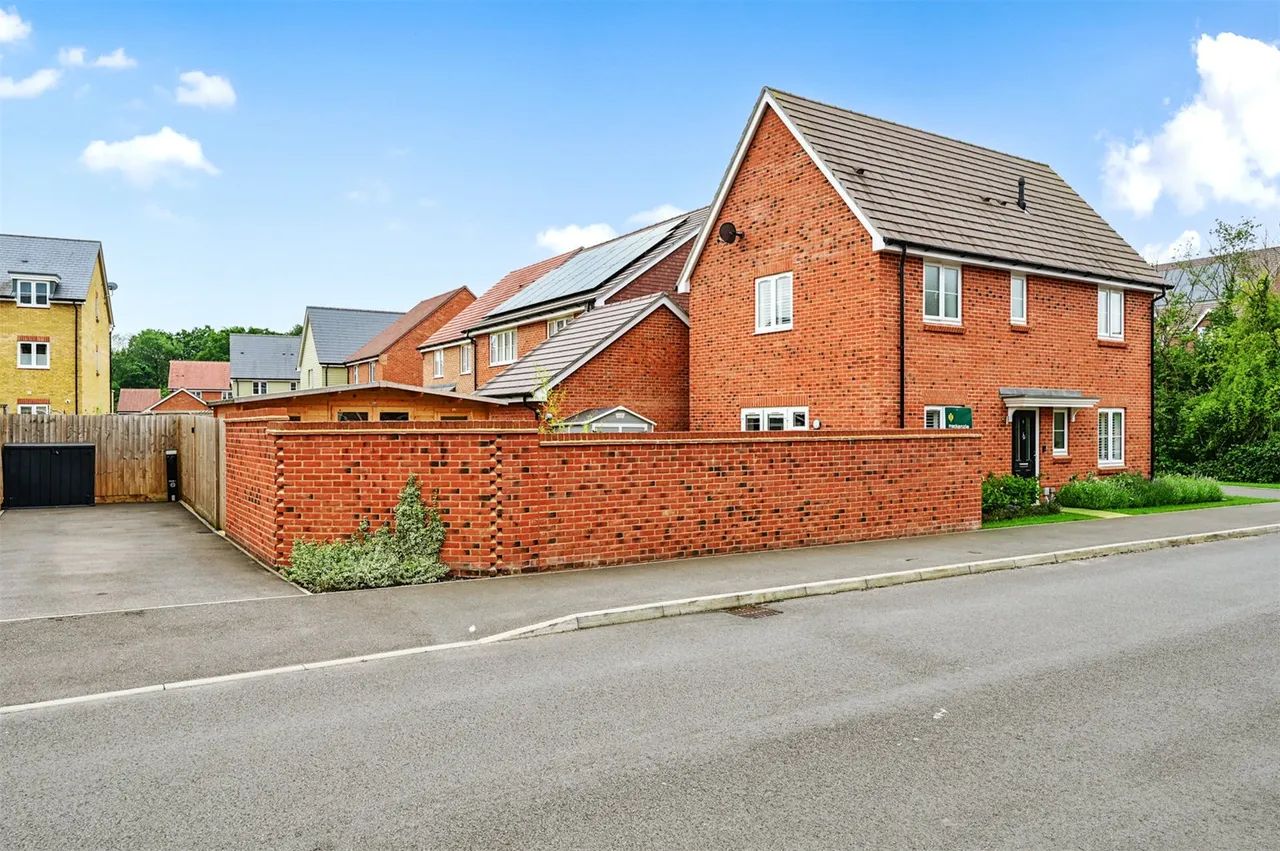 Colyer Way, Ash, Guildford, Surrey, GU12 6GE, photo 17