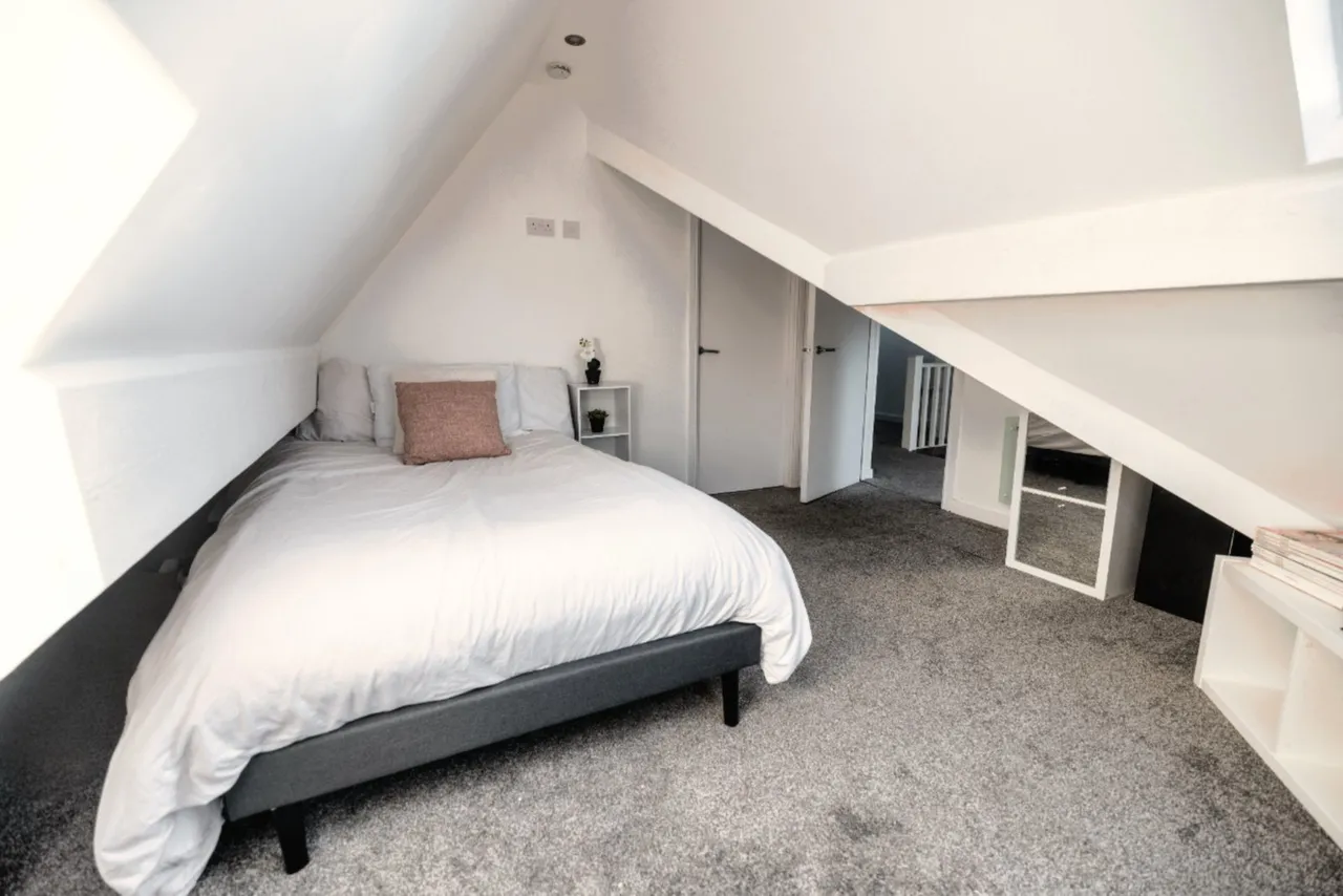 Mostyn Avenue, West Kirby, photo 12