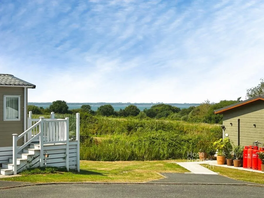 Thorness Lane, Cowes, PO31, photo 7