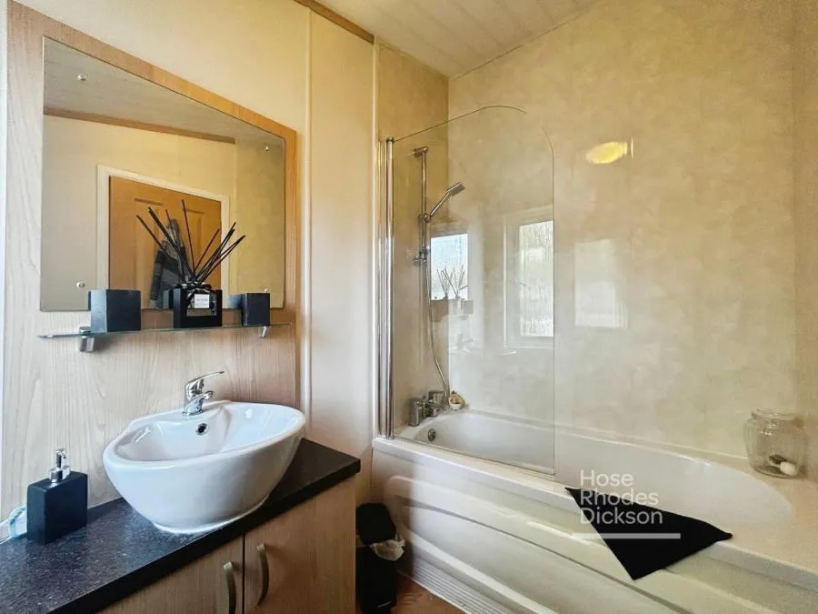 Thorness Lane, Cowes, PO31, photo 13