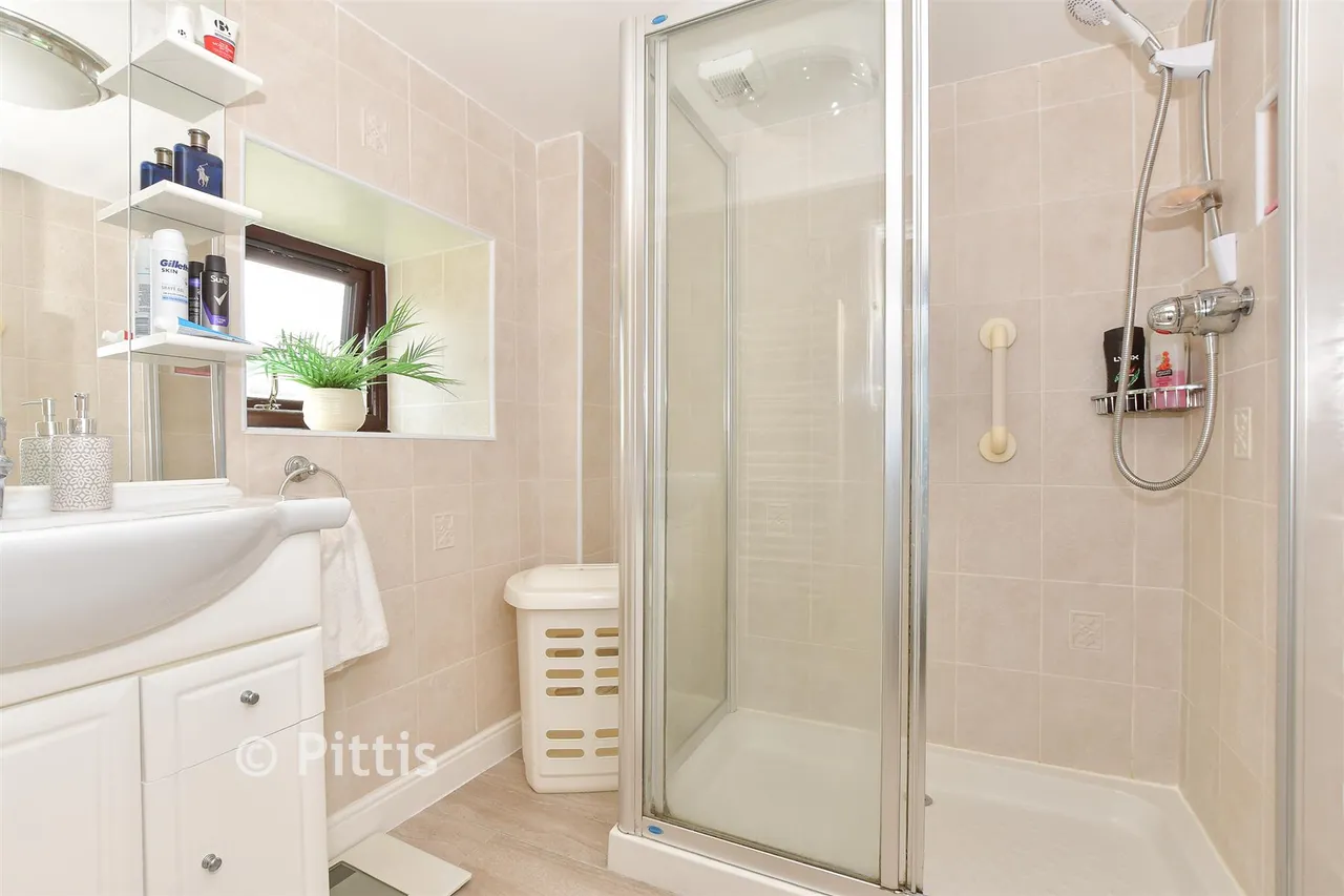Warlands Lane, Shalfleet, PO30, photo 12