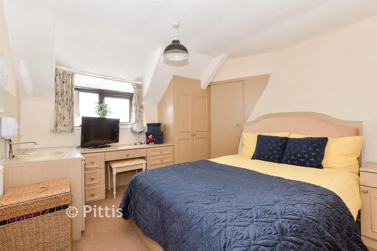 Warlands Lane, Shalfleet, PO30, photo 10