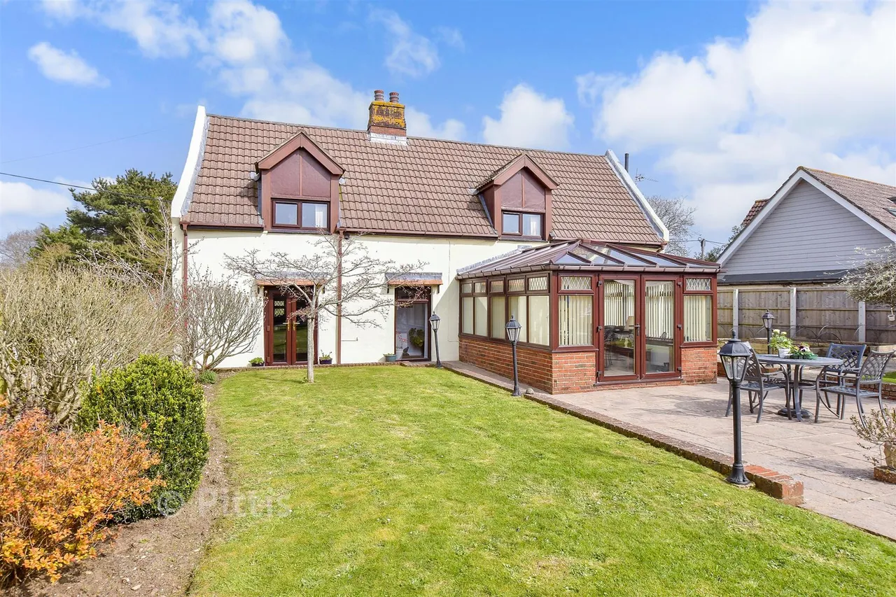 Warlands Lane, Shalfleet, PO30, photo 13