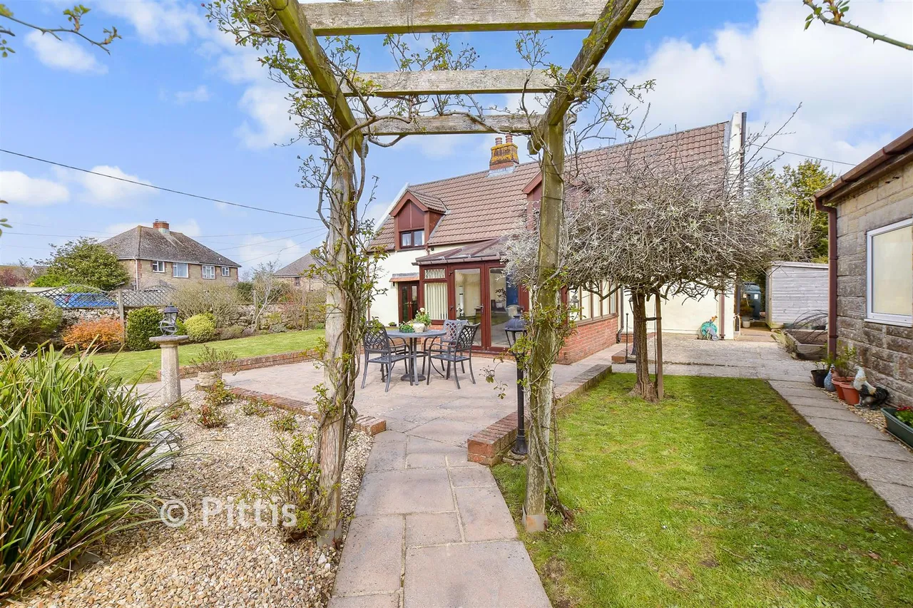 Warlands Lane, Shalfleet, PO30, photo 16