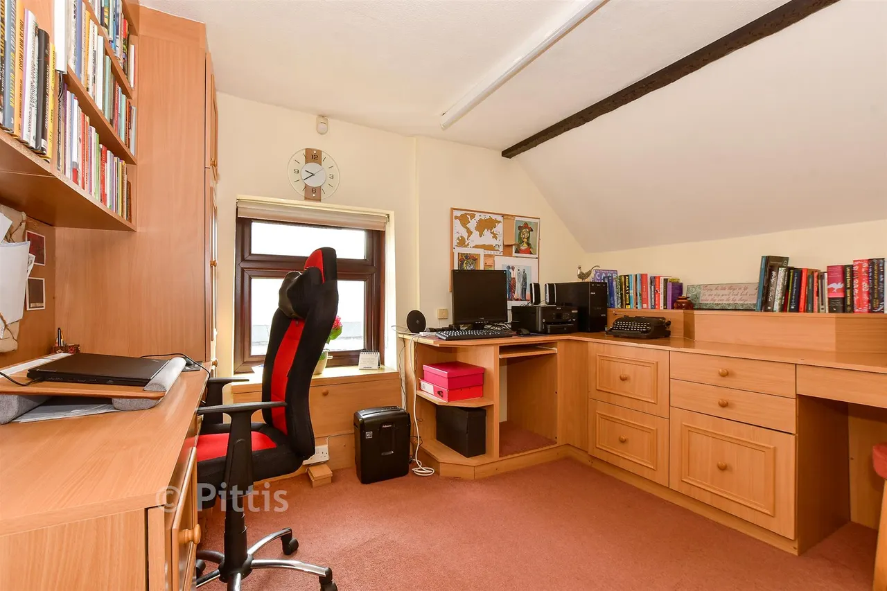 Warlands Lane, Shalfleet, PO30, photo 11