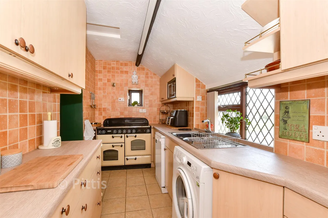 Warlands Lane, Shalfleet, PO30, photo 4