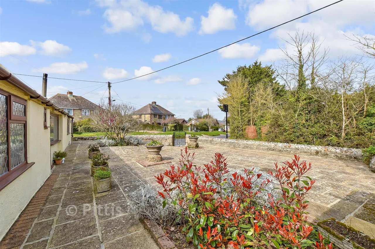 Warlands Lane, Shalfleet, PO30, photo 15