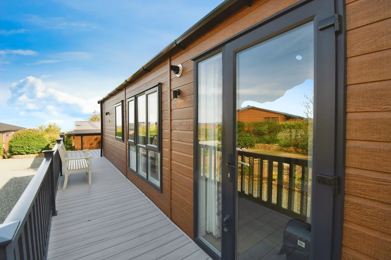 2 bed house for sale, Fishguard Bay Resort, SA65