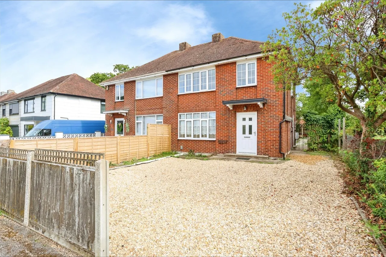 3 bed house for sale, The Broadway, Northbourne, BH10