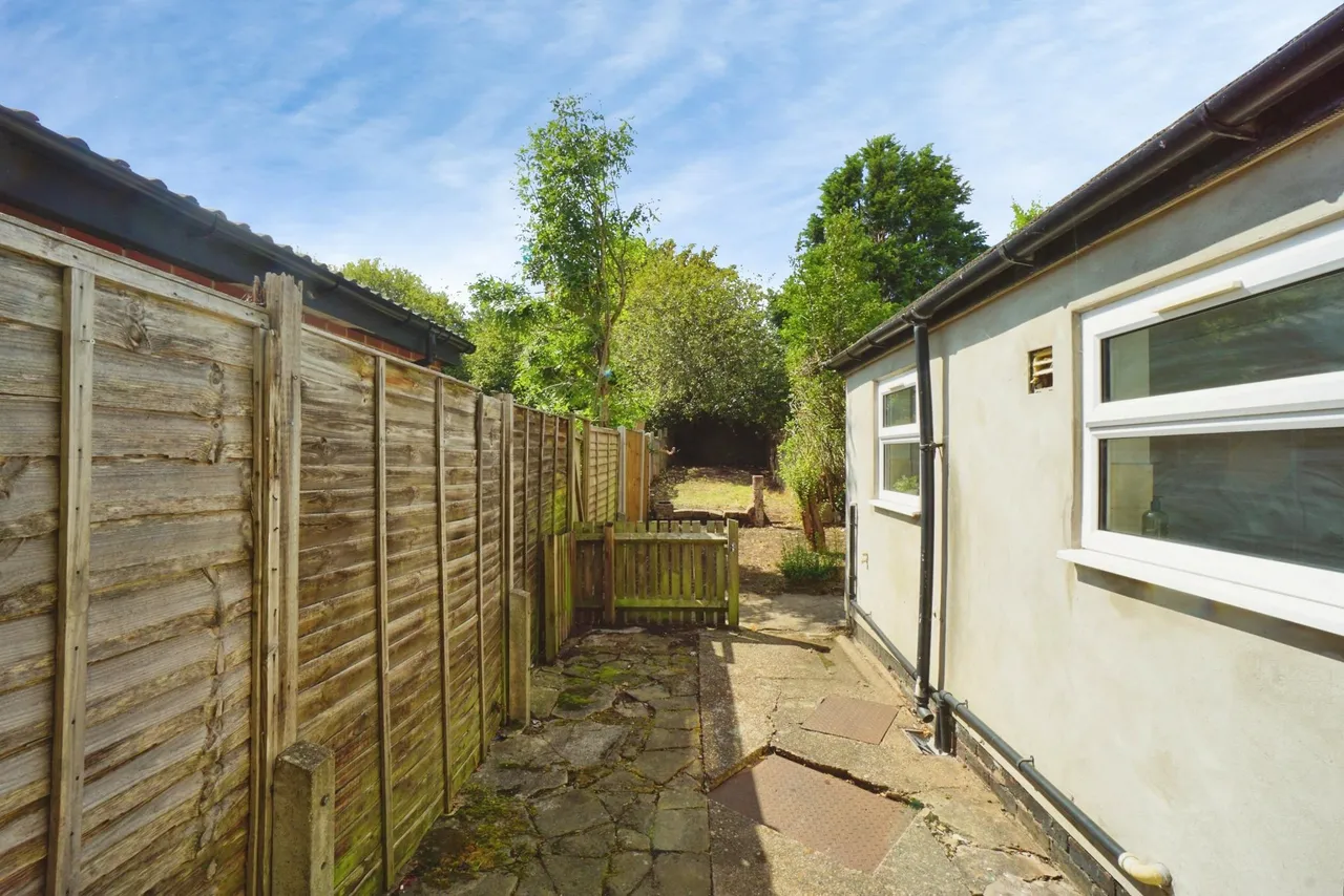 Clarence Street, Upper Gornal, DY3, photo 14