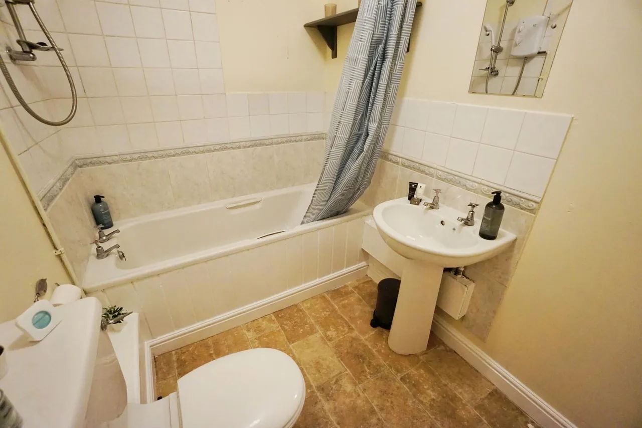Clarence Street, Upper Gornal, DY3, photo 13