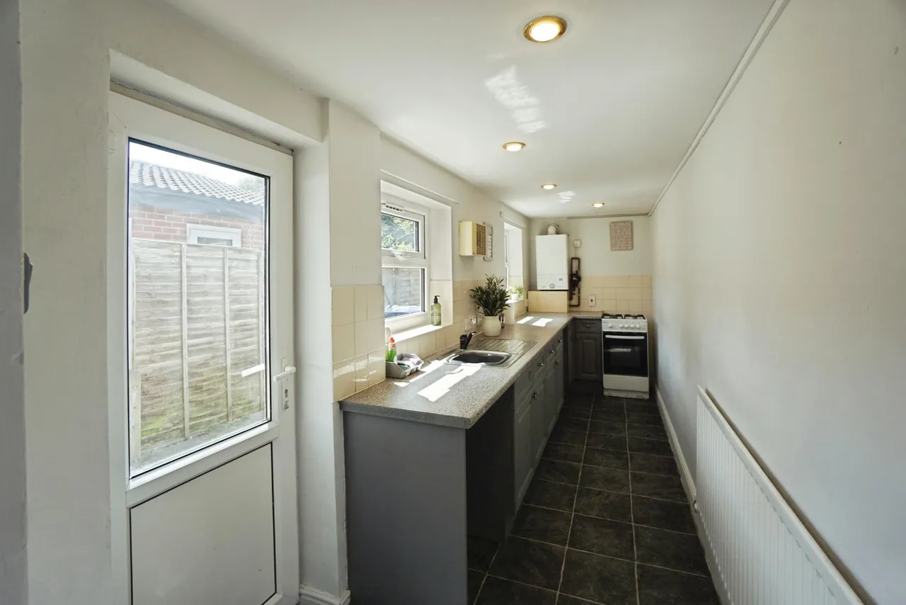 Clarence Street, Upper Gornal, DY3, photo 9