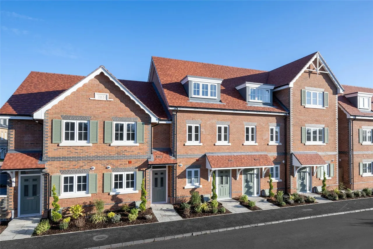 4 bed house for sale, Moor Lane, Staines-Upon-Thames, TW18