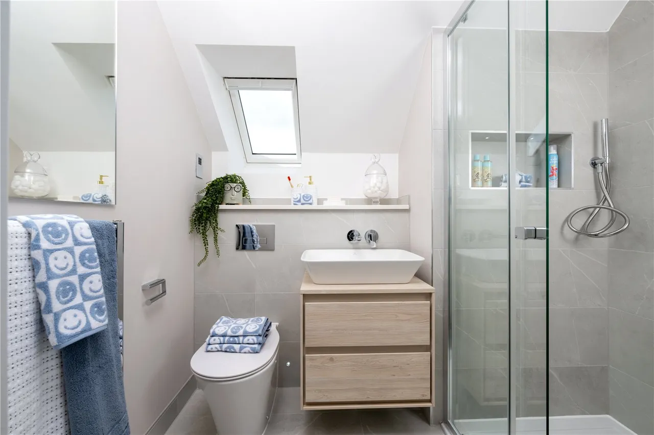 Moor Lane, Staines-Upon-Thames, TW18, photo 5
