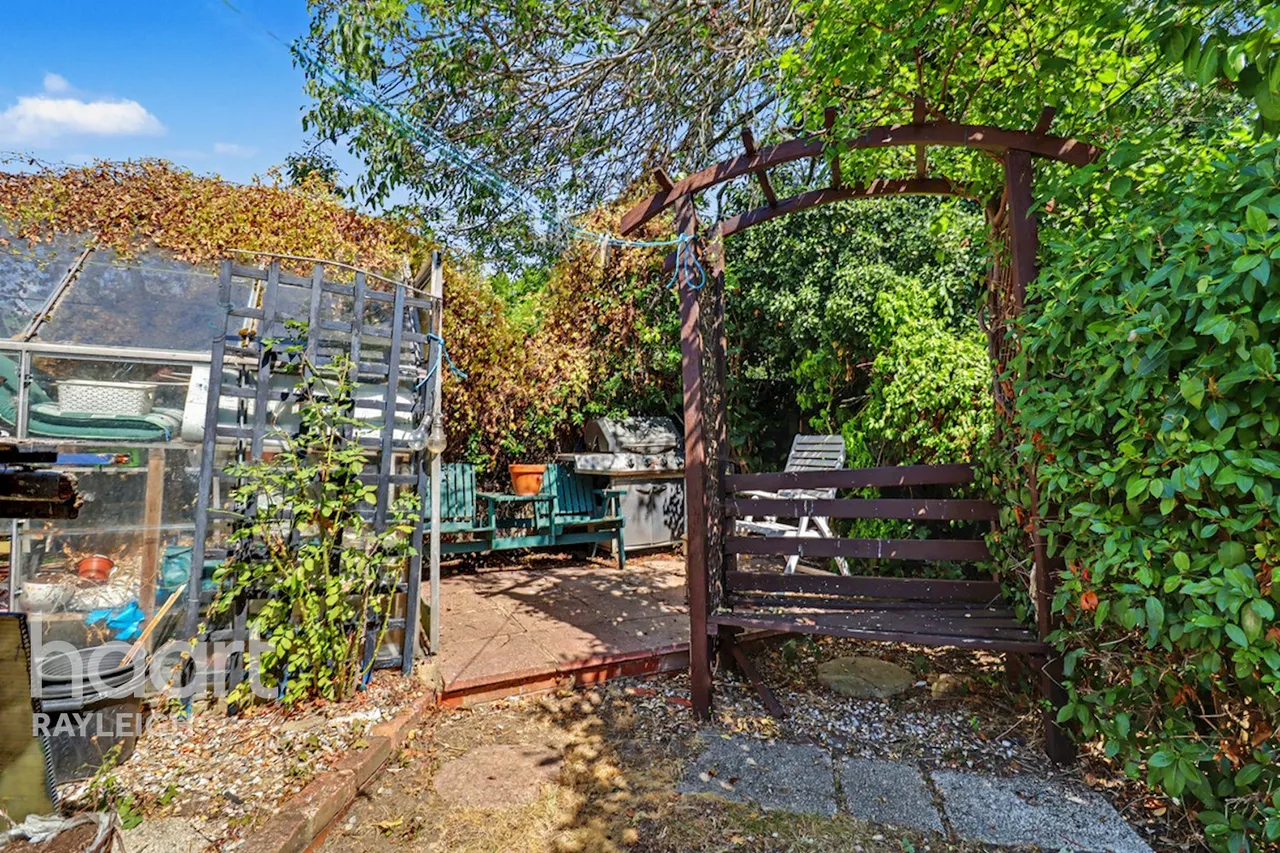 Mountdale Gardens, Leigh-on-Sea, SS9, photo 13
