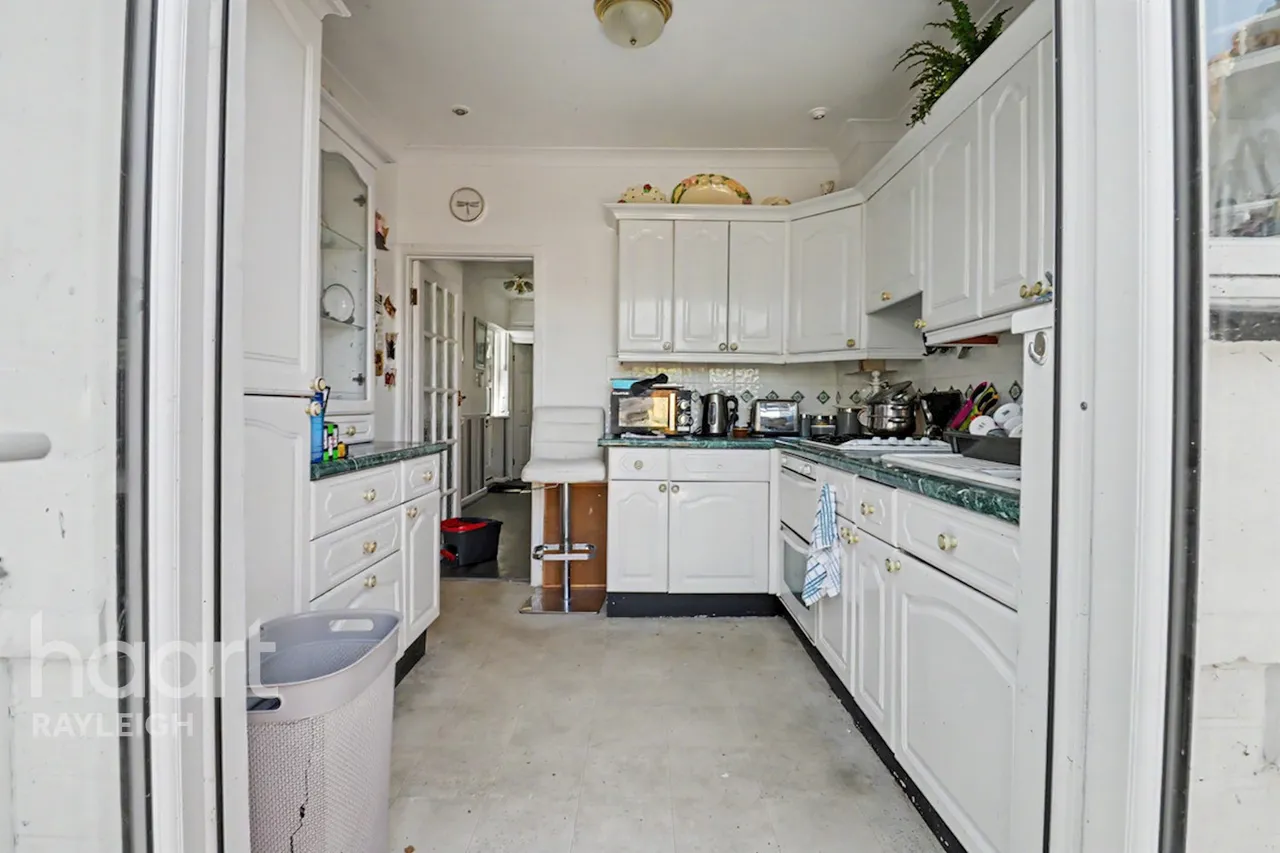 Mountdale Gardens, Leigh-on-Sea, SS9, photo 4