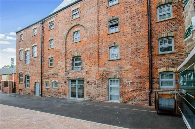 2 bed flat to rent, The Malthouse, Lichfield, WS14