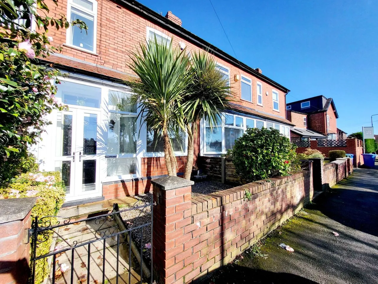 3 bed house for sale — Abbey Road, Sale, M33 6HT