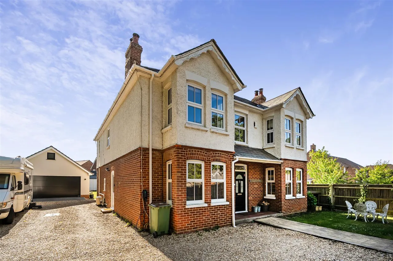 4 bed house for sale — Brook Lane, Warsash