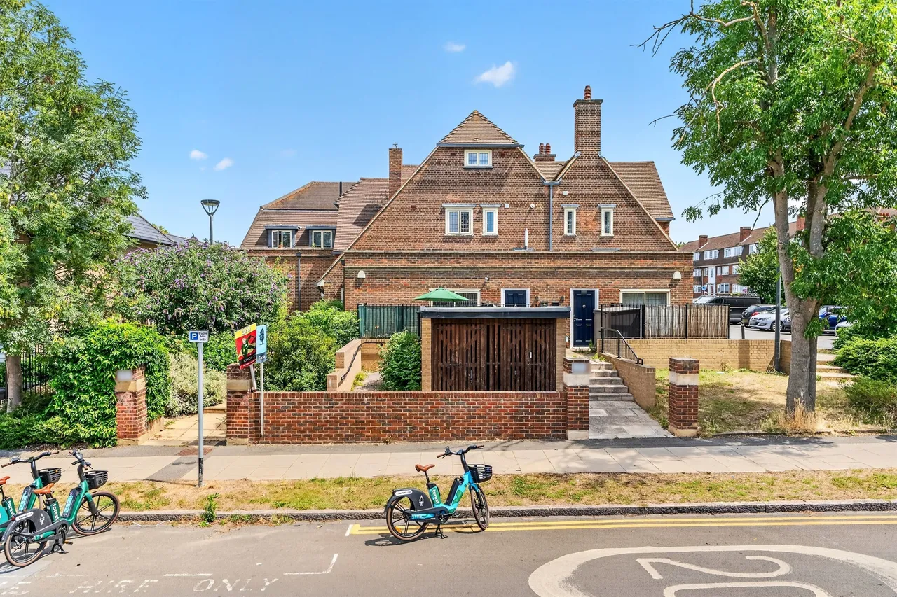 East Gardens, London, photo 11