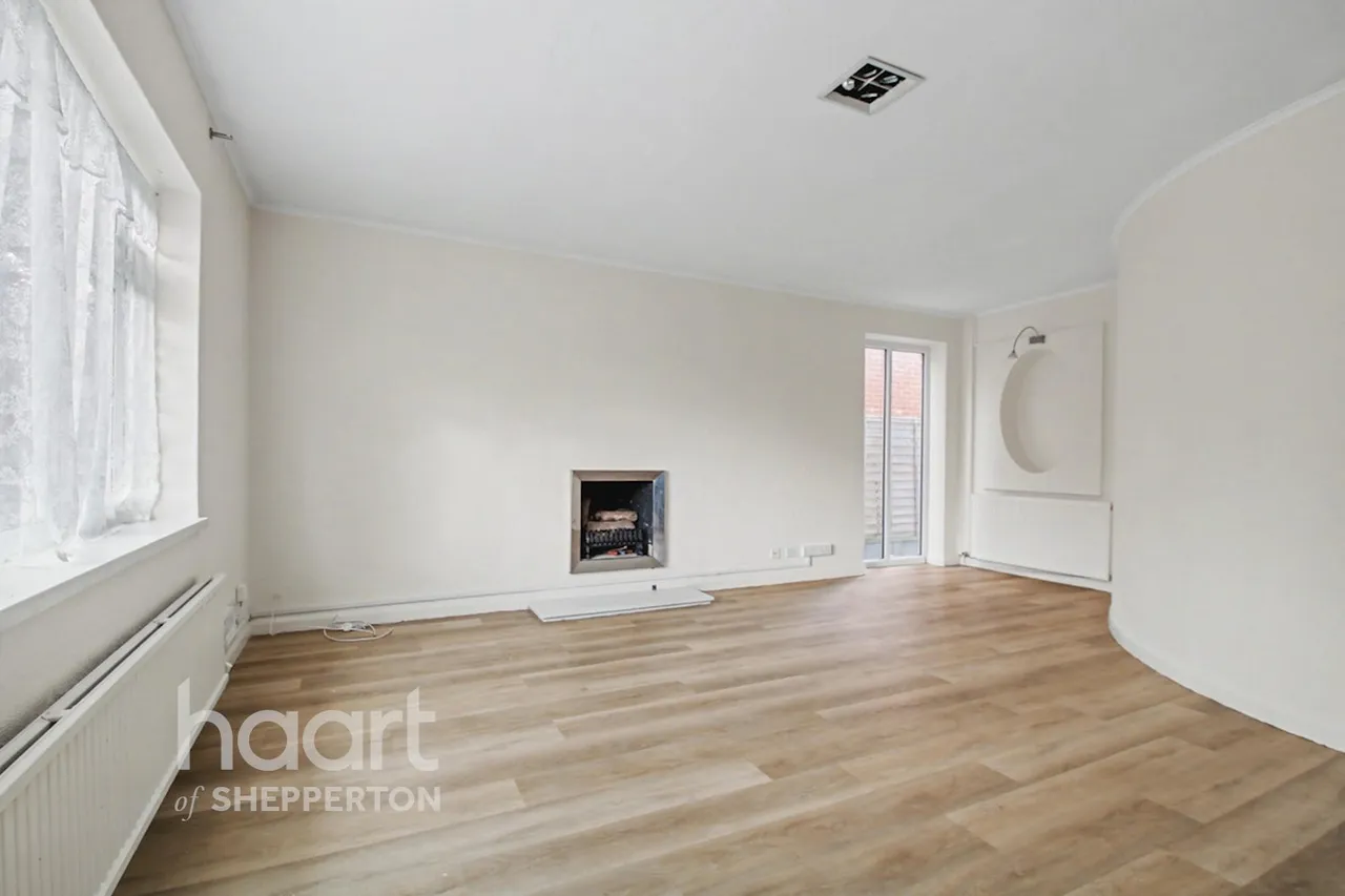 Squires Bridge Road, Shepperton, TW17, photo 2