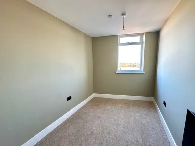 Doncaster Road, S70, photo 2