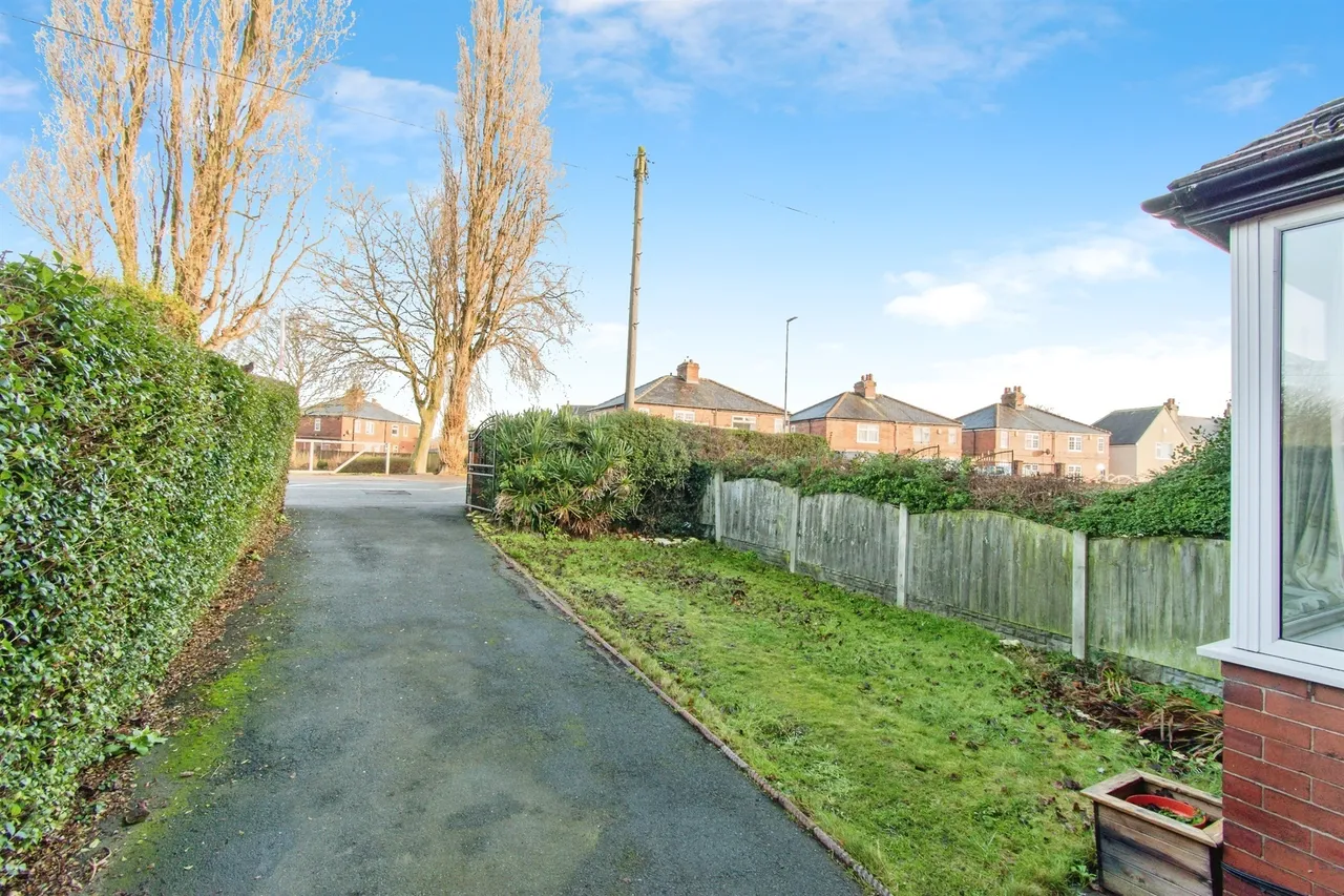 Redhill Drive, Castleford, photo 5
