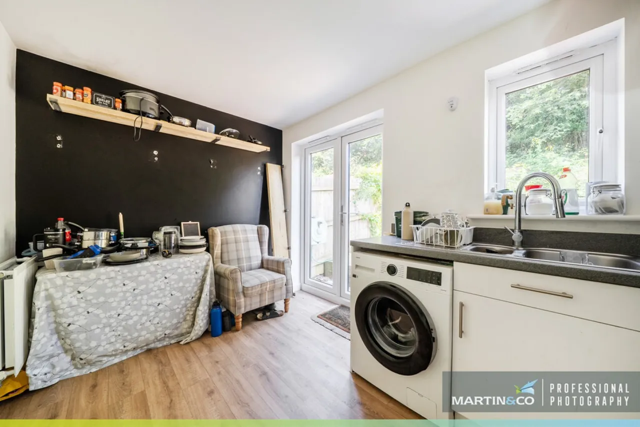 Mortimer Avenue, St Edeyrns, photo 8