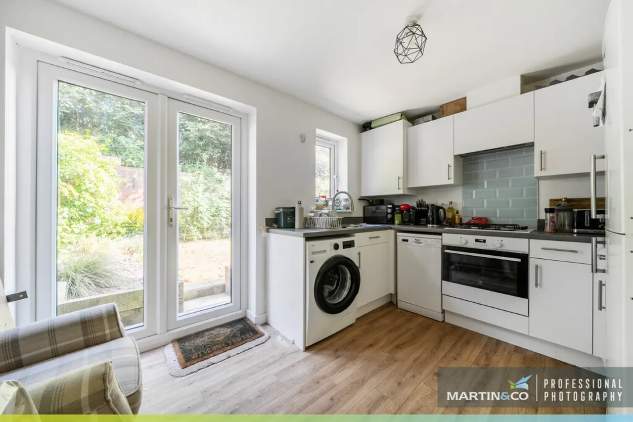 Mortimer Avenue, St Edeyrns, photo 10