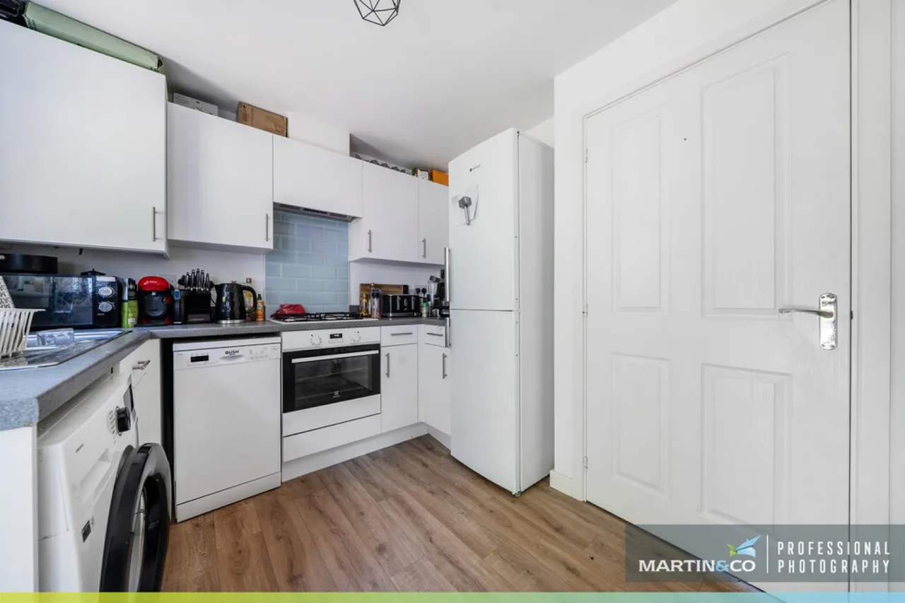 Mortimer Avenue, St Edeyrns, photo 9