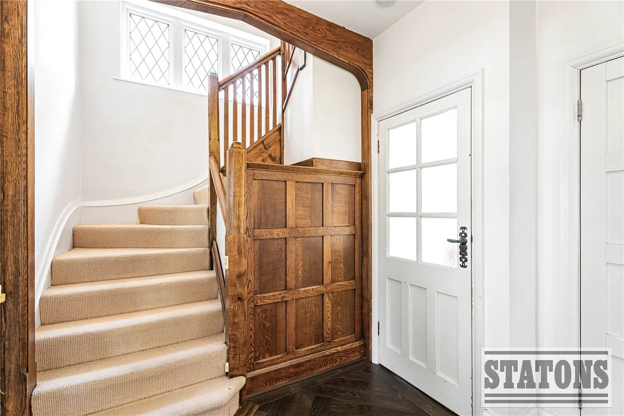 The Close, London, N14 6DP, photo 2